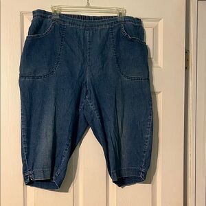 Just My Size Denim Capris. Size 2X (18w/20w).